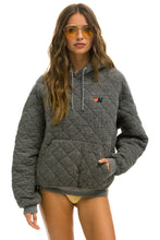 Cargar imagen en el visor de la galería, QUILTED RELAXED PULLOVER HOODIE - HEATHER GREY Hoodie Aviator Nation