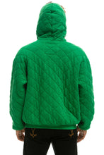 Carregar imagem no visualizador da galeria, QUILTED RELAXED PULLOVER HOODIE - KELLY GREEN Hoodie Aviator Nation