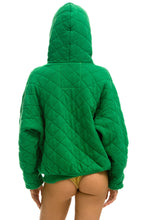 Carregar imagem no visualizador da galeria, QUILTED RELAXED PULLOVER HOODIE - KELLY GREEN Hoodie Aviator Nation