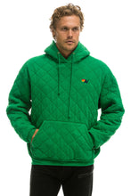 Carregar imagem no visualizador da galeria, QUILTED RELAXED PULLOVER HOODIE - KELLY GREEN Hoodie Aviator Nation