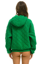 Carregar imagem no visualizador da galeria, QUILTED RELAXED PULLOVER HOODIE - KELLY GREEN Hoodie Aviator Nation