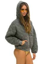 Cargar imagen en el visor de la galería, QUILTED ZIP HOODIE RELAXED - HEATHER GREY Hoodie Aviator Nation