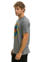 Laden Sie das Bild in den Galerie-Viewer, SIGNATURE ASPEN TEE - HEATHER GREY Tees Aviator Nation