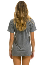 Laden Sie das Bild in den Galerie-Viewer, SIGNATURE ASPEN TEE - HEATHER GREY Tees Aviator Nation