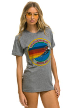 Laden Sie das Bild in den Galerie-Viewer, SIGNATURE ASPEN TEE - HEATHER GREY Tees Aviator Nation