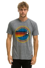 Laden Sie das Bild in den Galerie-Viewer, SIGNATURE ASPEN TEE - HEATHER GREY Tees Aviator Nation