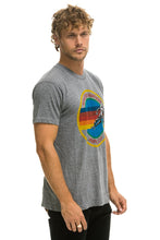 Laden Sie das Bild in den Galerie-Viewer, SIGNATURE ASPEN TEE - HEATHER GREY Tees Aviator Nation