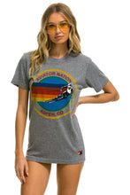 Laden Sie das Bild in den Galerie-Viewer, SIGNATURE ASPEN TEE - HEATHER GREY Tees Aviator Nation