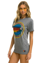 Laden Sie das Bild in den Galerie-Viewer, SIGNATURE ASPEN TEE - HEATHER GREY Tees Aviator Nation