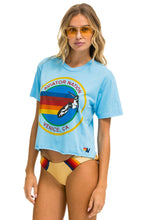 Carregar imagem no visualizador da galeria, SIGNATURE BOYFRIEND TEE - SKY Boyfriend Tee Aviator Nation