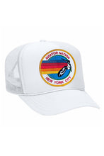 将图片加载到图库查看器，SIGNATURE NEW YORK CITY - VINTAGE LOW RISE TRUCKER HATS Aviator Nation WHITE