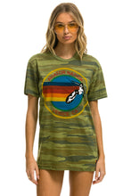 Laden Sie das Bild in den Galerie-Viewer, SIGNATURE TEE - CAMO Tees Aviator Nation