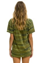 Laden Sie das Bild in den Galerie-Viewer, SIGNATURE TEE - CAMO Tees Aviator Nation