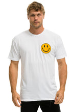 Carregar imagem no visualizador da galeria, SMILEY 2 CREW TEE - WHITE Tees Aviator Nation