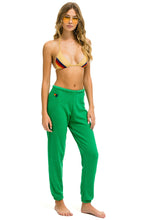 Carregar imagem no visualizador da galeria, SMILEY 2 LIGHT WEIGHT SWEATPANTS - KELLY GREEN Women&#39;s Sweatpants Aviator Nation