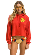 Carregar imagem no visualizador da galeria, SMILEY 2 RELAXED CROPPED PULLOVER HOODIE - RED Aviator Nation