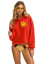 Carregar imagem no visualizador da galeria, SMILEY 2 RELAXED CROPPED PULLOVER HOODIE - RED Aviator Nation