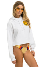 Carregar imagem no visualizador da galeria, SMILEY 2 RELAXED CROPPED PULLOVER HOODIE - WHITE Aviator Nation