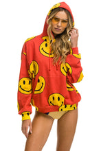 Carregar imagem no visualizador da galeria, SMILEY REPEAT RELAXED PULLOVER HOODIE - RED Hoodie Aviator Nation