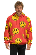 Carregar imagem no visualizador da galeria, SMILEY REPEAT RELAXED PULLOVER HOODIE - RED Hoodie Aviator Nation