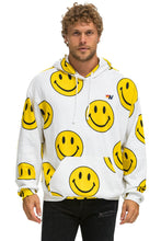Carregar imagem no visualizador da galeria, SMILEY REPEAT RELAXED PULLOVER HOODIE - WHITE Hoodie Aviator Nation