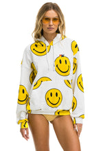 Carregar imagem no visualizador da galeria, SMILEY REPEAT RELAXED PULLOVER HOODIE - WHITE Hoodie Aviator Nation