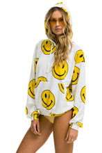 Carregar imagem no visualizador da galeria, SMILEY REPEAT RELAXED PULLOVER HOODIE - WHITE Hoodie Aviator Nation