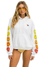 Carregar imagem no visualizador da galeria, SMILEY SUNSET RELAXED PULLOVER HOODIE - WHITE Hoodie Aviator Nation