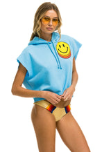Cargar imagen en el visor de la galería, SMILEY SUNSET SLEEVELESS RELAXED CROPPED PULLOVER HOODIE - SKY Aviator Nation