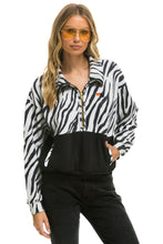 Carregar imagem no visualizador da galeria, TEDDY FLEECE UNISEX HALF ZIP COLOR BLOCK JACKET - ZEBRA Sweatshirt Aviator Nation