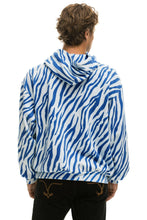 Cargar imagen en el visor de la galería, TIGER RELAXED PULLOVER HOODIE WITH ZIPPER POCKETS - BLUE TIGER Hoodie Aviator Nation