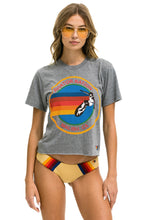 Cargar imagen en el visor de la galería, WOMEN&#39;S SIGNATURE BU BOYFRIEND TEE - HEATHER GREY Boyfriend Tee Aviator Nation